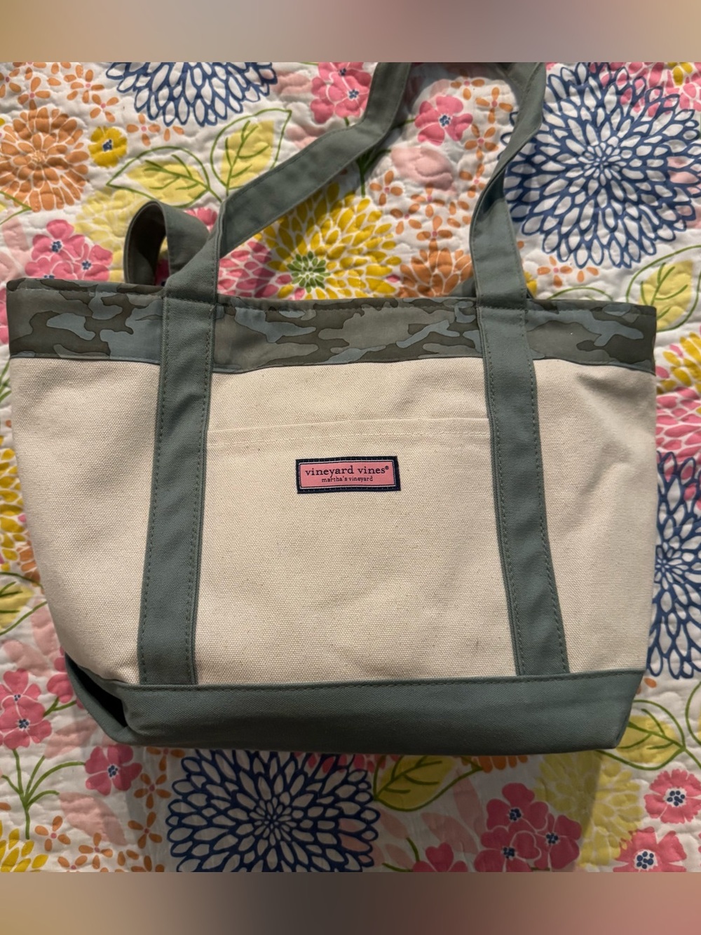 NWT class camo canvas vineyard vines tote